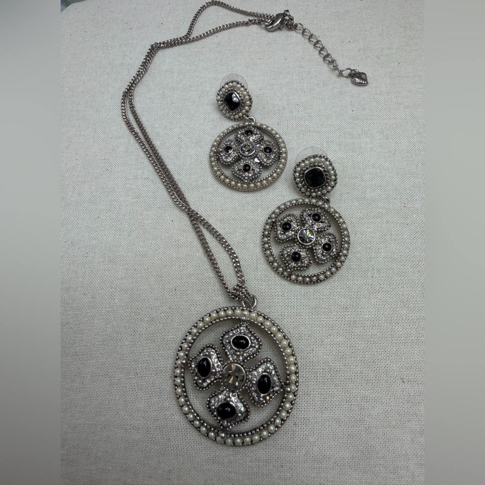 Vintage Carolee  Black & Pearl Pendant Necklace with pierced Matching Earrings
